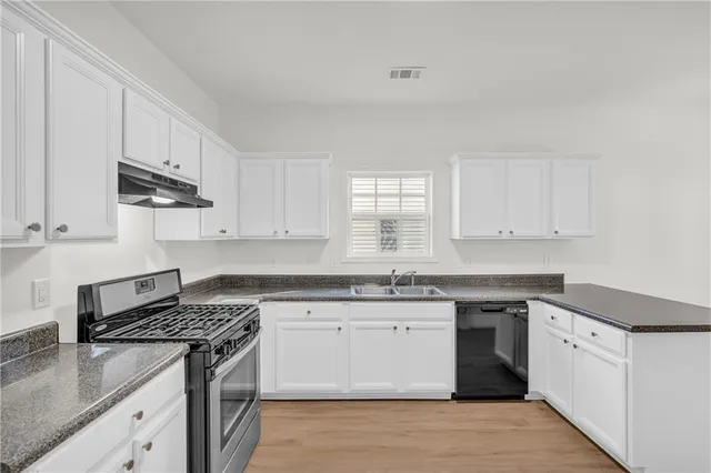 a view of a room with an empty space