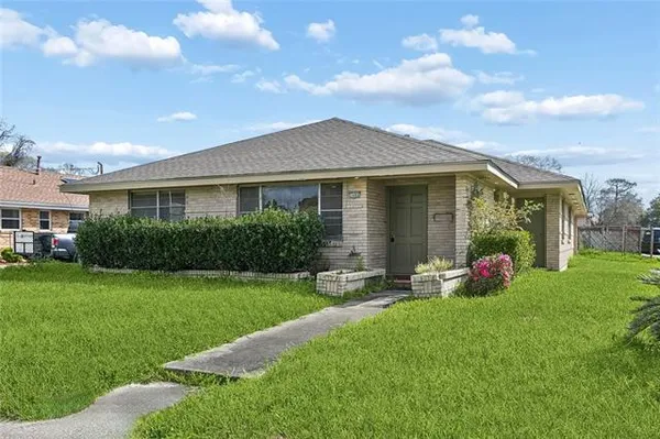 $1,895 | 2486 Hyman Place, New Orleans, LA 70131