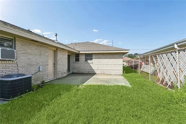 $1,895 | 2486 Hyman Place, New Orleans, LA 70131