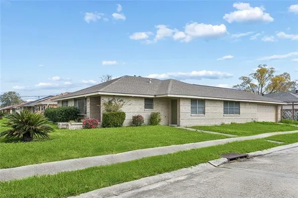 $1,895 | 2486 Hyman Place, New Orleans, LA 70131