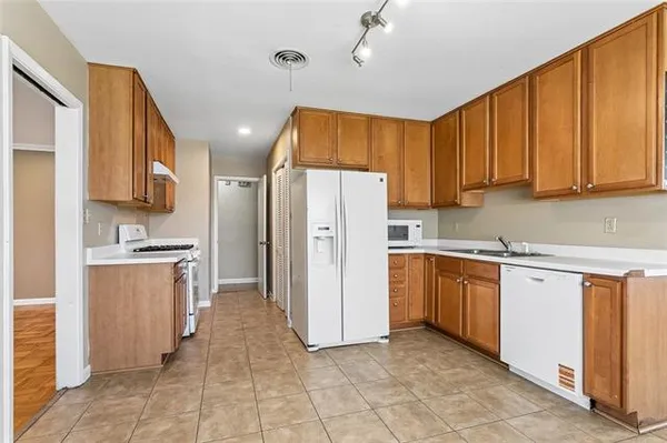 $1,895 | 2486 Hyman Place, New Orleans, LA 70131