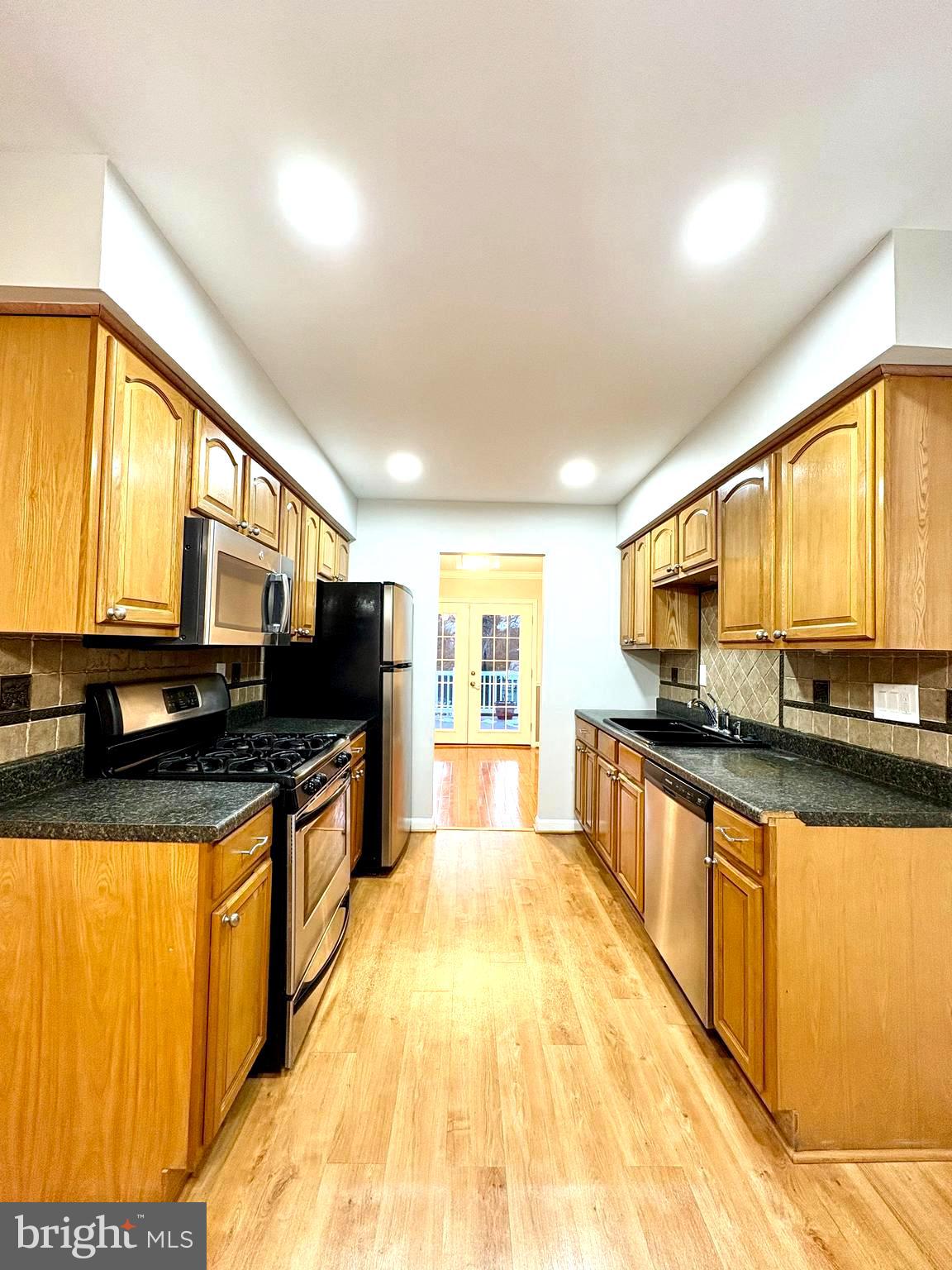 7903 Hart Road Fort Washington, MD 20744 - Photo 4 of 27 Galley Style Kitchen