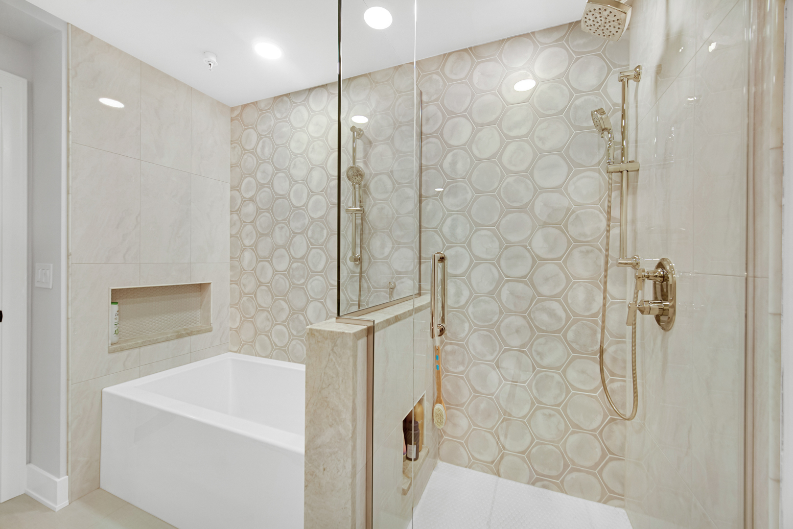 1761 Pavilion Way, Unit 206 Park Ridge, IL 60068 - Photo 16 of 24