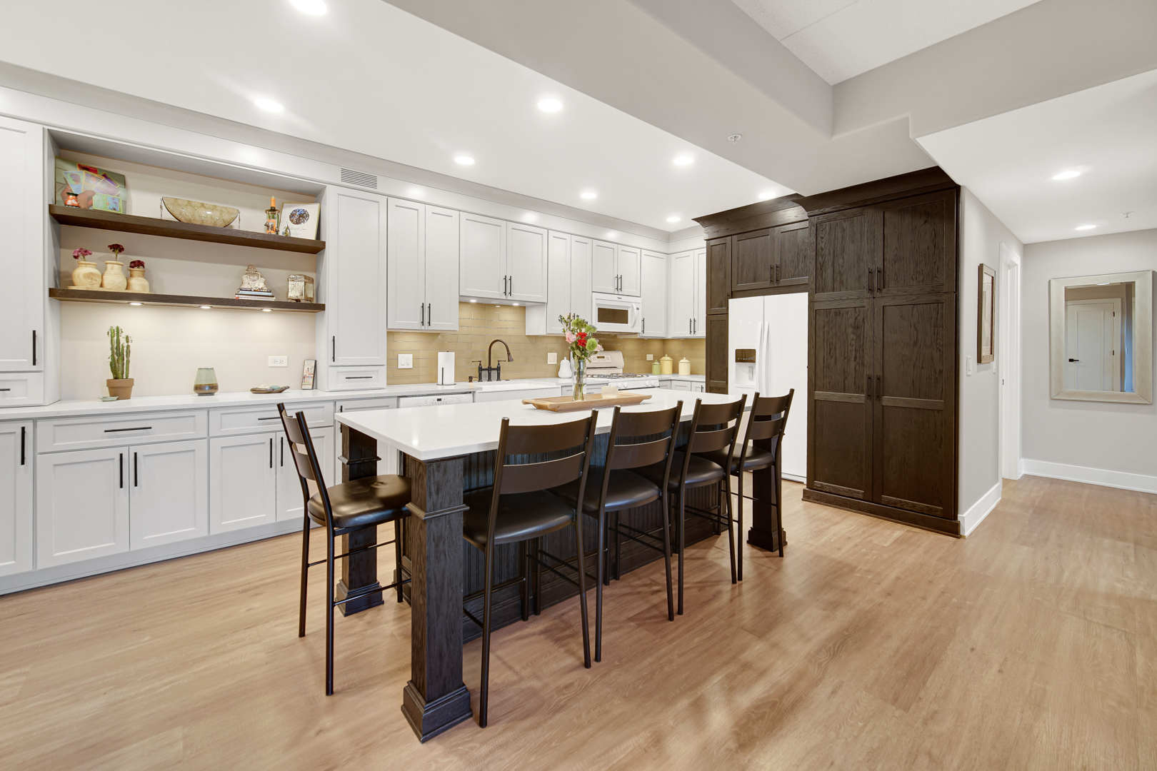 1761 Pavilion Way, Unit 206 Park Ridge, IL 60068 - Photo 6 of 24