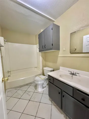 $1,150 | 611 North Avenue D, Freeport, TX 77541
