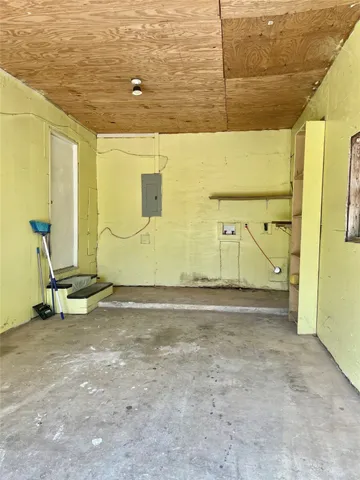 $1,150 | 611 North Avenue D, Freeport, TX 77541