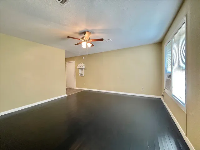 $1,150 | 611 North Avenue D, Freeport, TX 77541