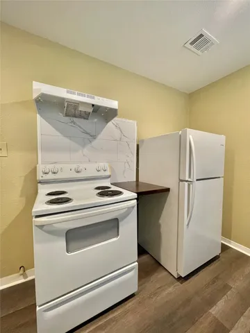 $1,150 | 611 North Avenue D, Freeport, TX 77541