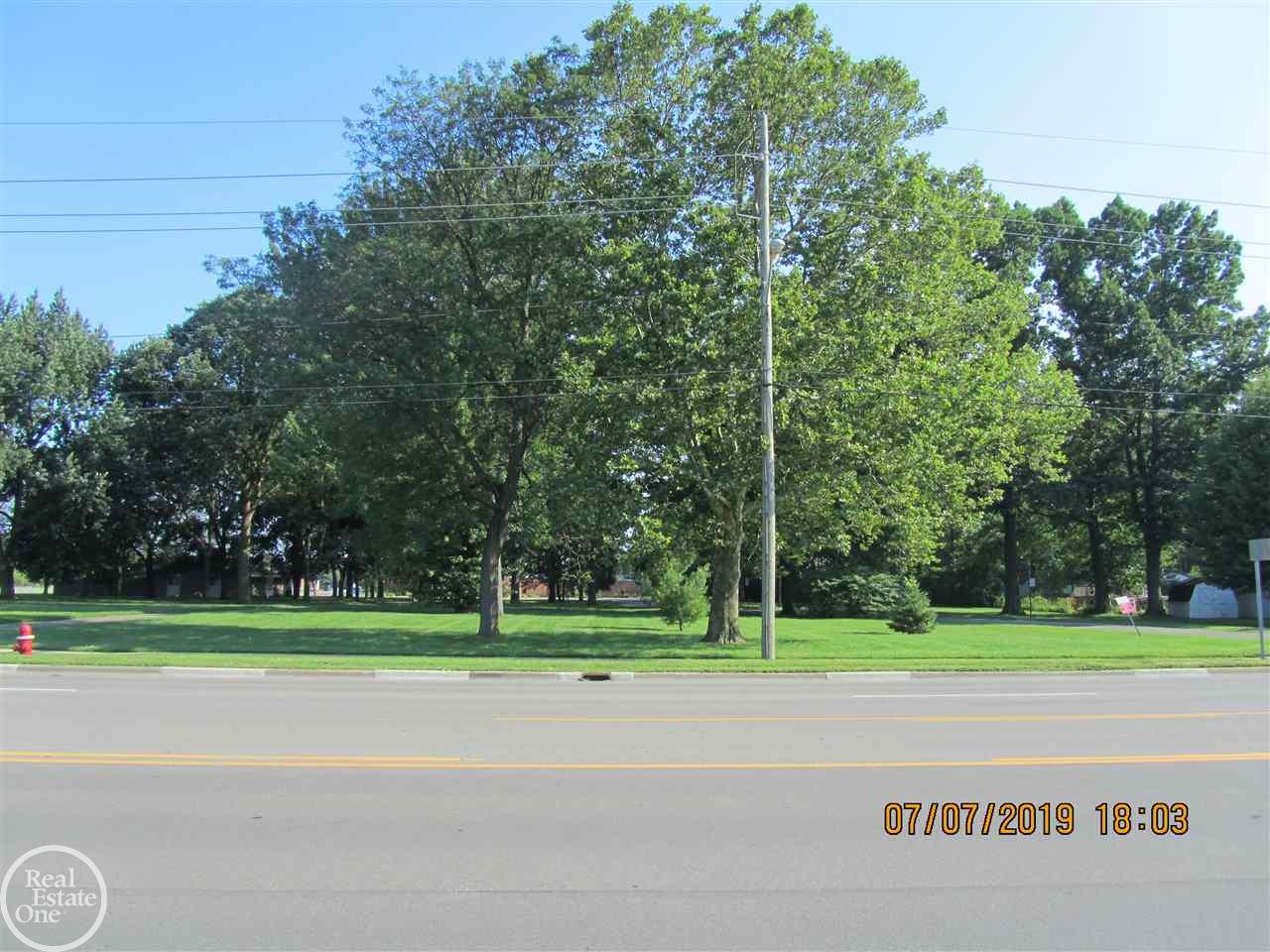 18355 13 Mile Road Fraser, MI 48026 - Photo 25 of 25 31386235-24.JPG