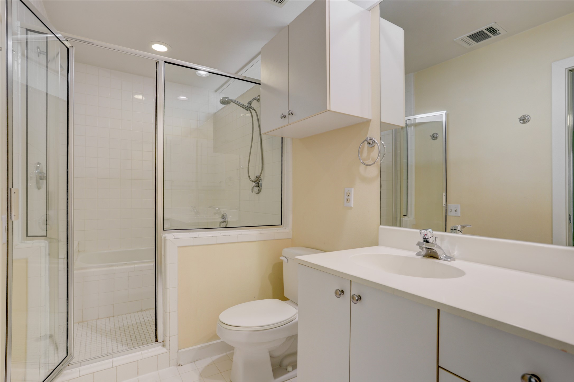 910 Ruthven Street Houston, TX 77019 - Photo 21 of 35 Primary bath with two laboratories and separate wet area with tub and separate shower