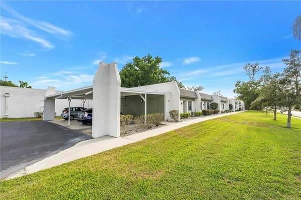 $79,900 | 4774 Lake Boulevard, Unit 9B, Clearwater, FL 33762