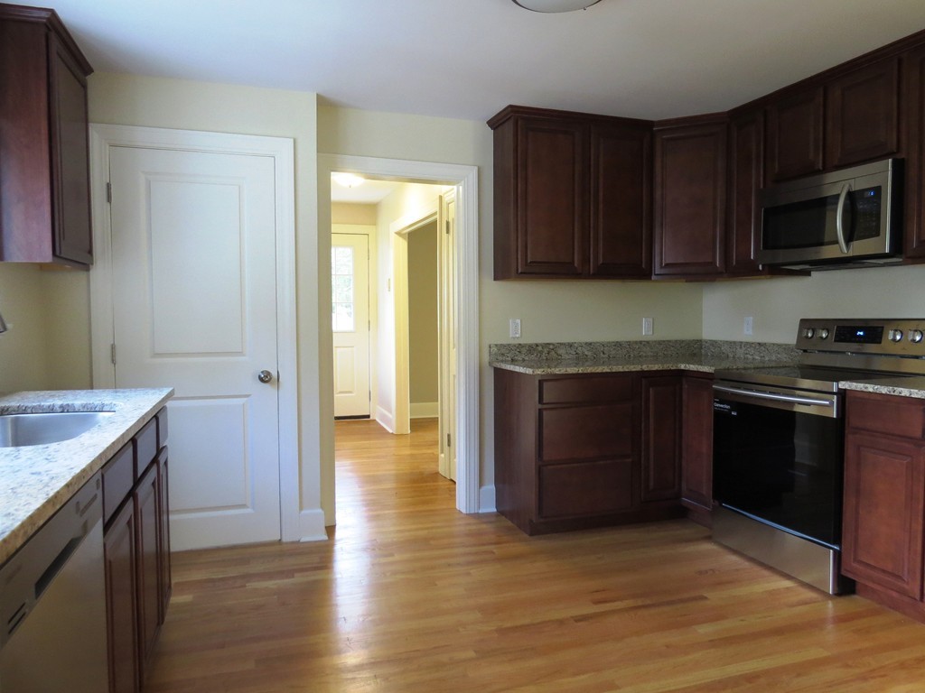 70 Holyoke Road Westfield, MA 01085 - Photo 3 of 23 Gallery Image 3