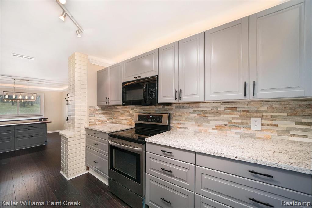 2511 West Avon Road Rochester Hills, MI 48309 - Photo 7 of 26