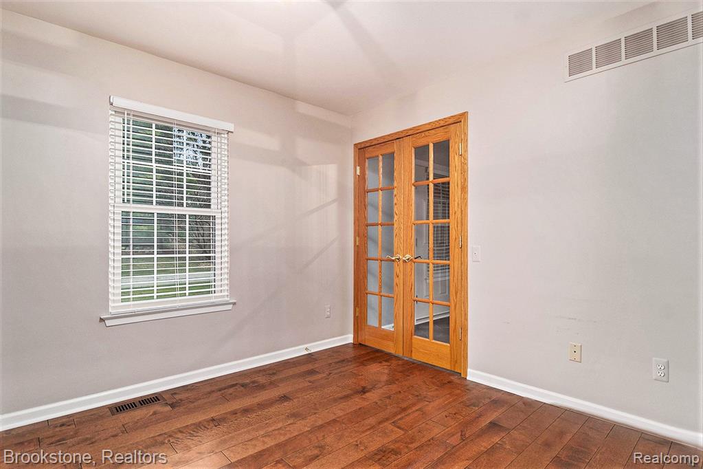 9509 Klais Road Clarkston, MI 48348 - Photo 9 of 32