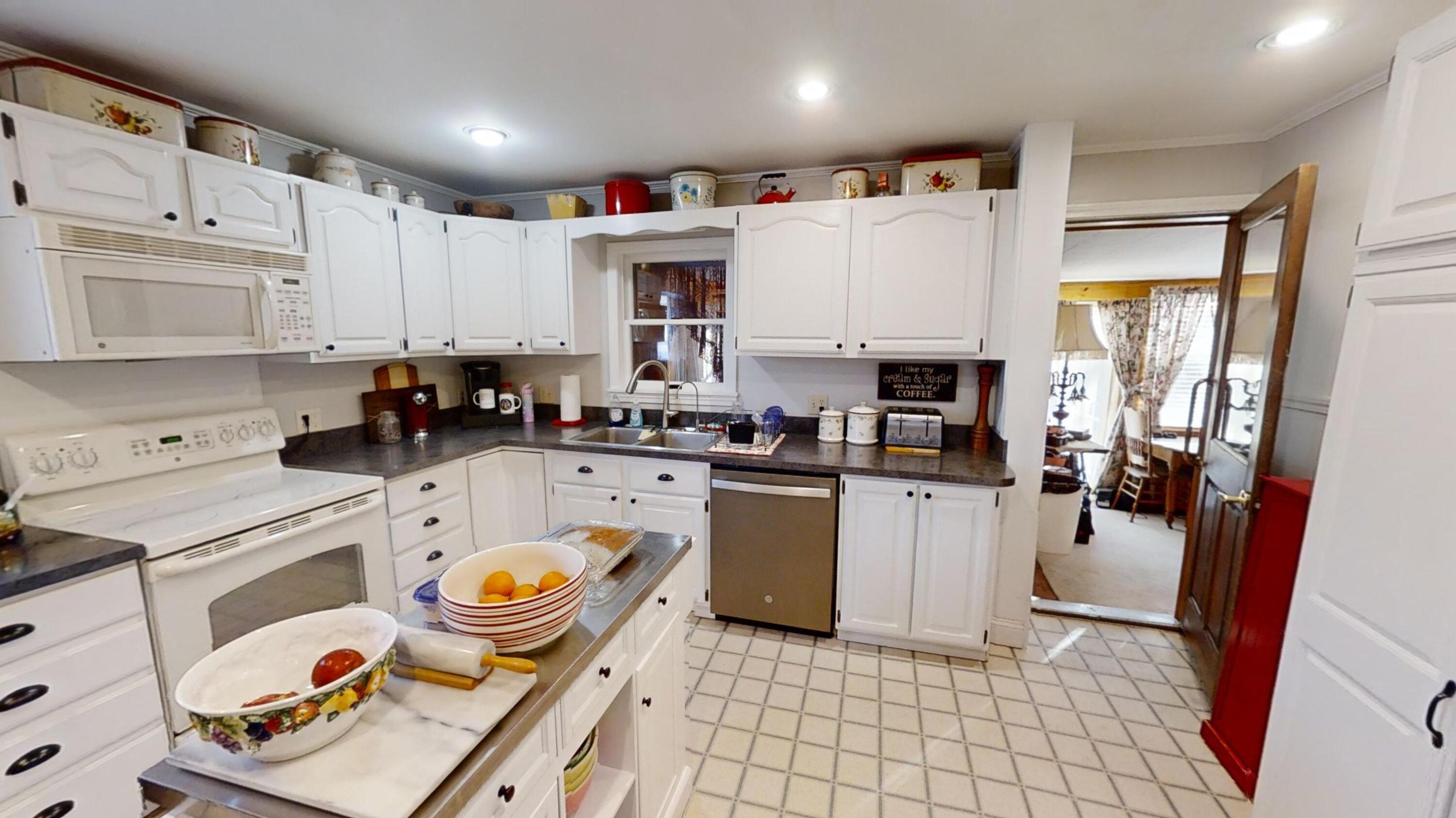 21 Mayo Street Dover-Foxcroft, ME 04426 - Photo 7 of 33 14