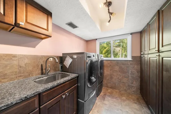 $2,200,000 | 2402 Pine Hammock, Clearwater, FL 33764