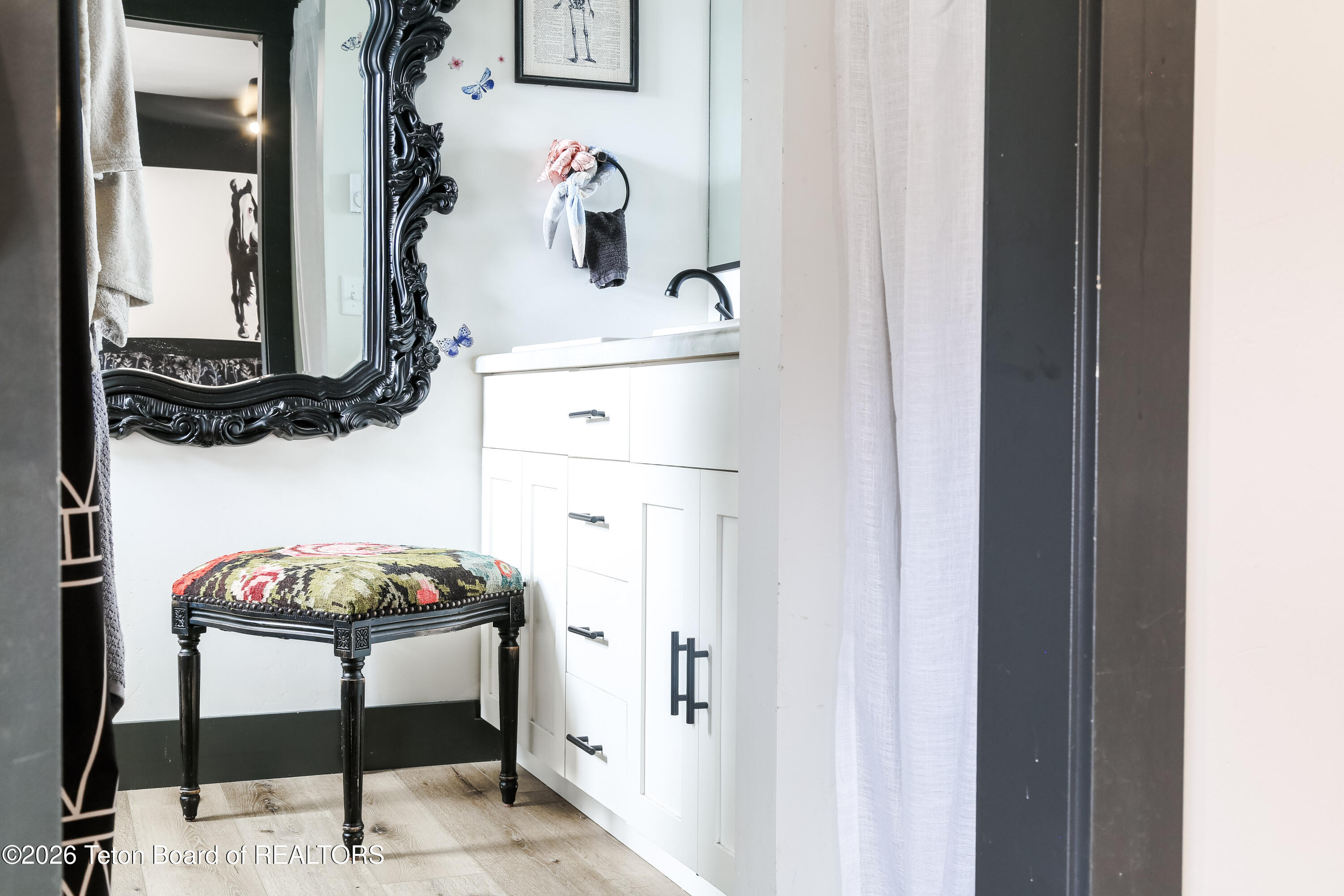 215 Little Greys Loop Etna, WY 83118 - Photo 13 of 20 Master bathroom