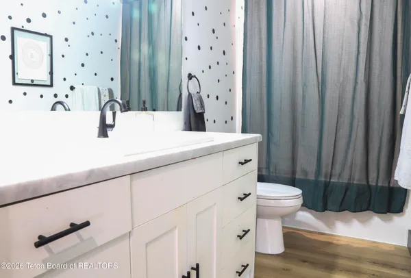 $585,000 | 215 Little Greys Loop, Etna, WY 83118