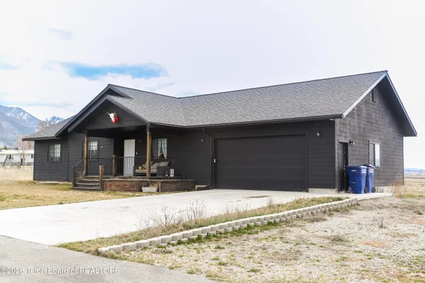 $585,000 | 215 Little Greys Loop, Etna, WY 83118