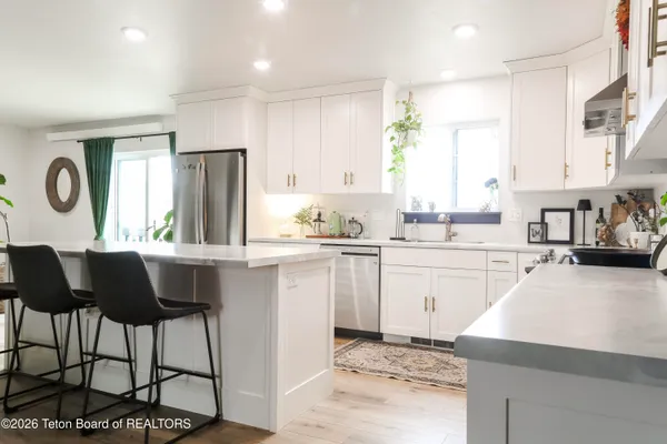 $585,000 | 215 Little Greys Loop, Etna, WY 83118