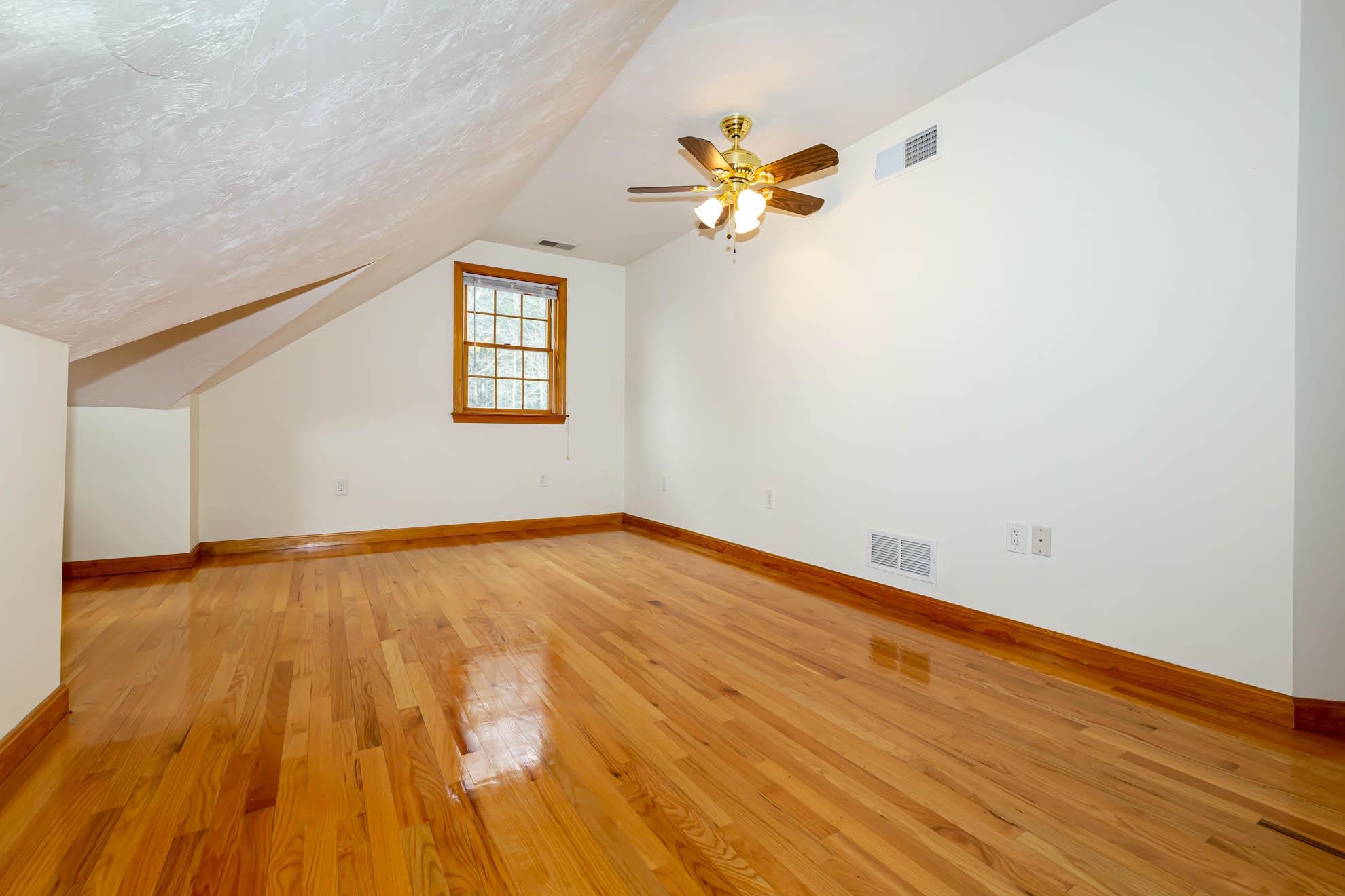 254 Island Pond Road Derry, NH 03038 - Photo 22 of 37