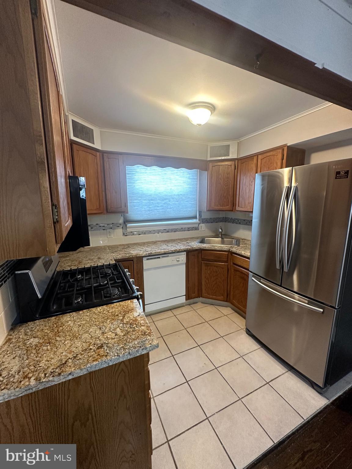 7237 Guilford Road Upper Darby, PA 19082 - Photo 10 of 29