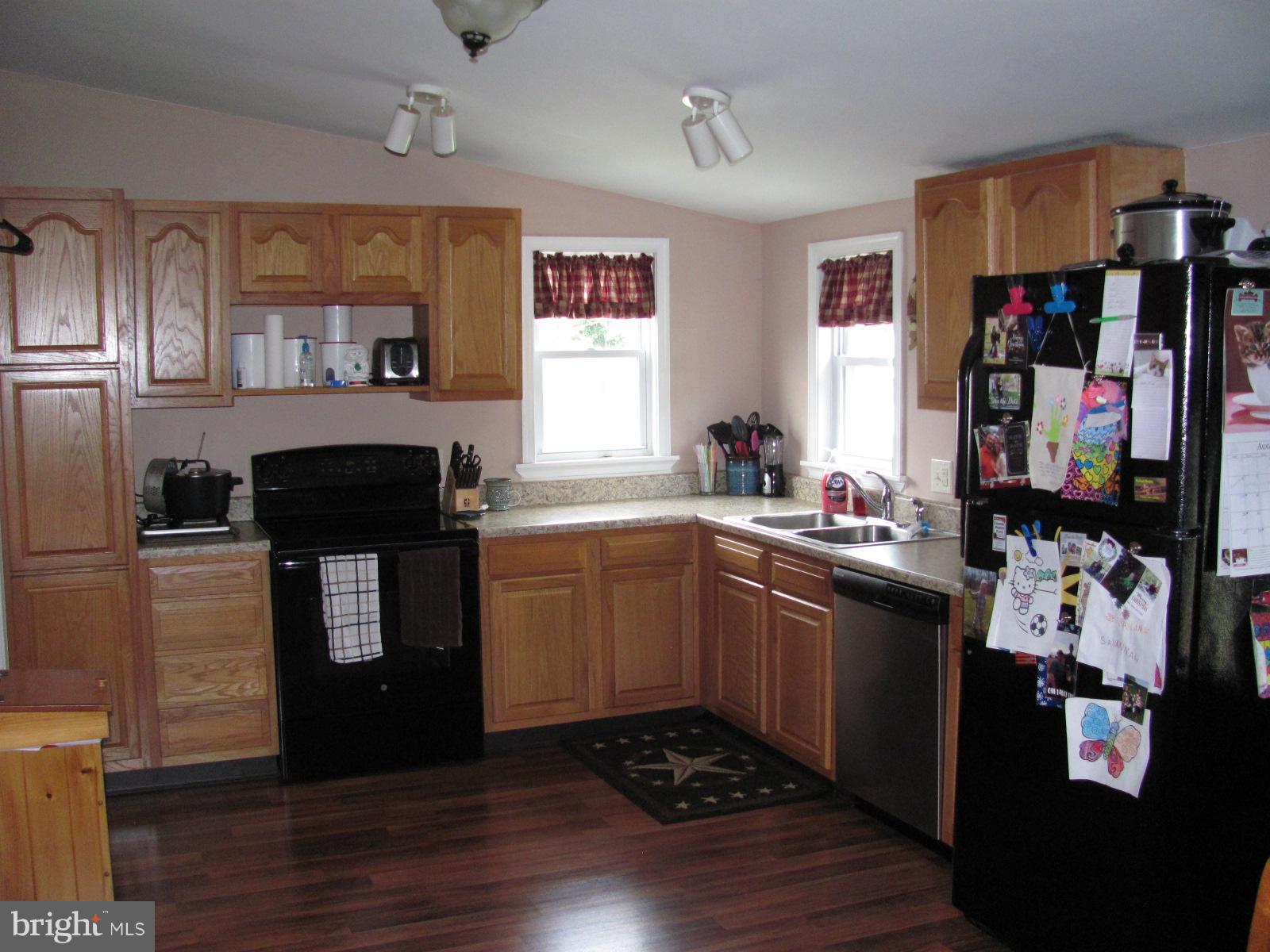 20907 San Mar Road Boonsboro, MD 21713 - Photo 6 of 24 Kitchen - plenty of storage plus pantry!