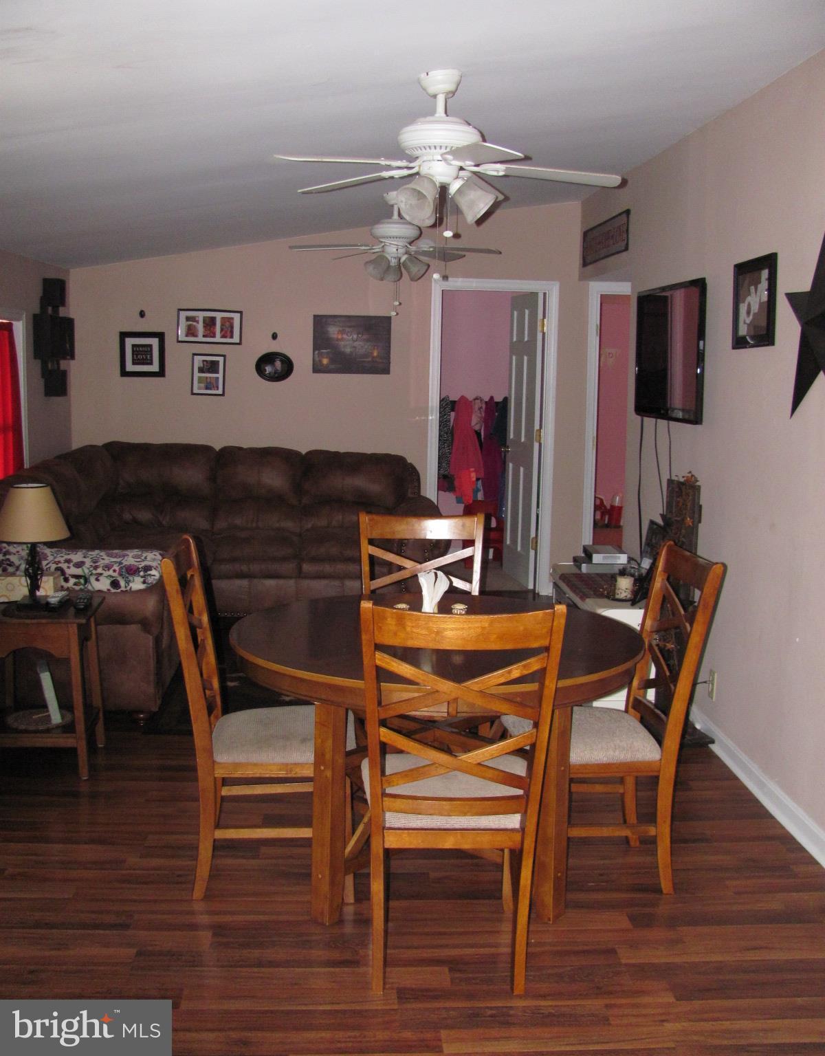 20907 San Mar Road Boonsboro, MD 21713 - Photo 7 of 24 Kitchen NEWER Laminate flooring!