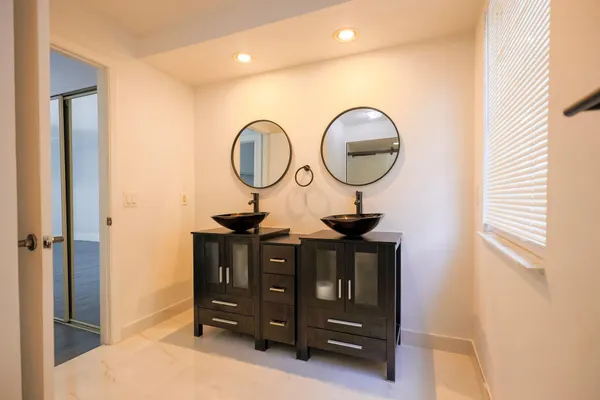 a bathroom that has a toilet