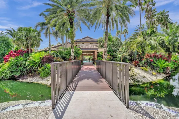 a view of a tennis court