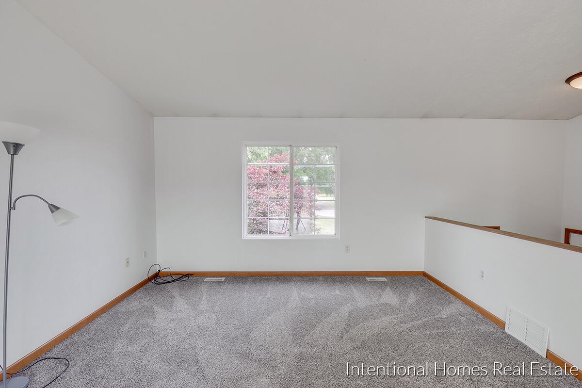 30 Daggett Road Sand Lake, MI 49343 - Photo 4 of 24 Living Room