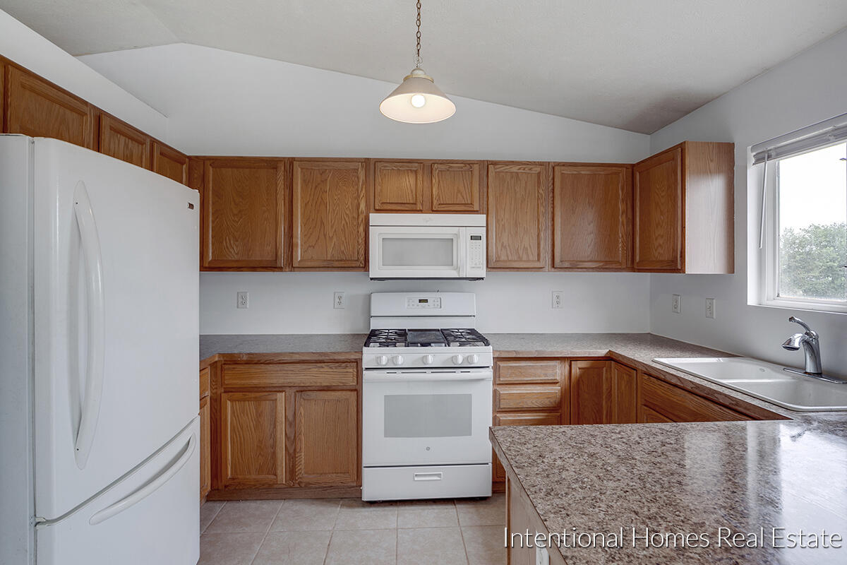 30 Daggett Road Sand Lake, MI 49343 - Photo 7 of 24 Kitchen