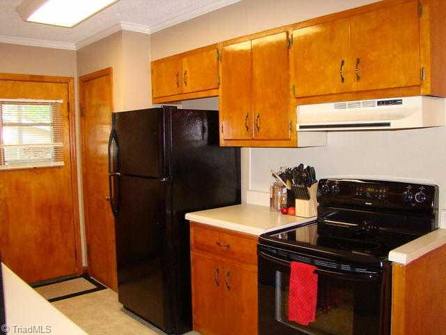 629 Colony Road Asheboro, NC 27205 - Photo 7 of 16 Kitchen.