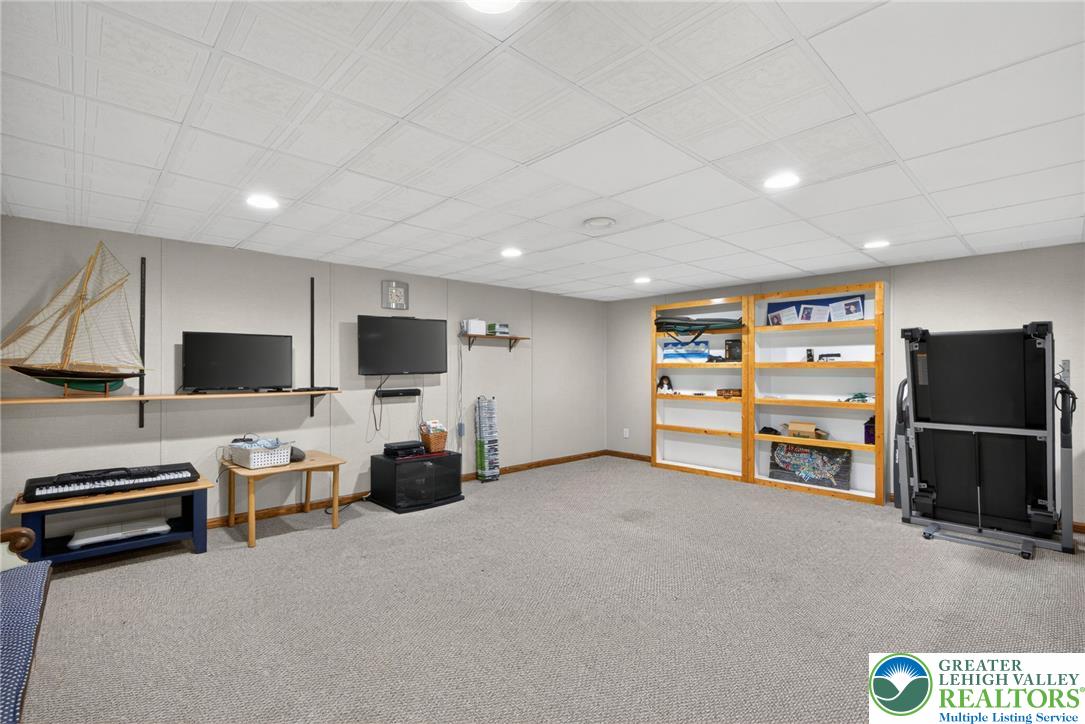 5016 Allen Drive Bethlehem, PA 18017 - Photo 35 of 43