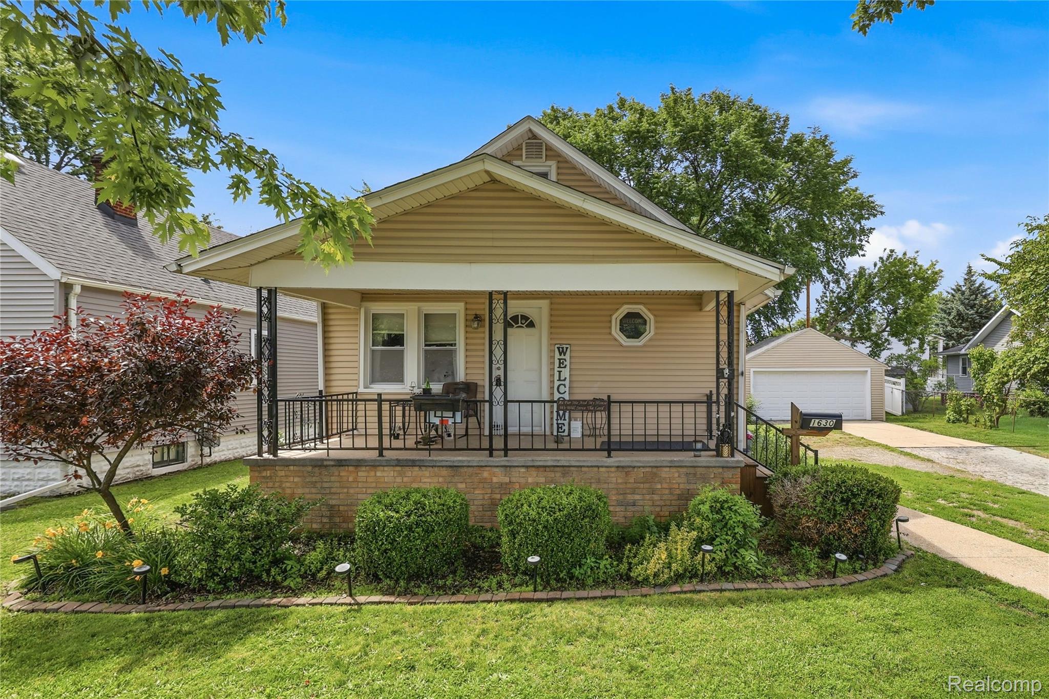1630 Gordon Street Port Huron, MI 48060 - Photo 2 of 25 gordon-2.jpg