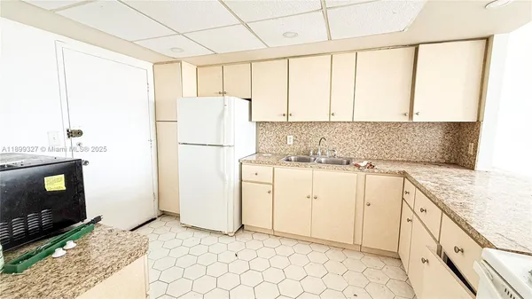 $148,900 | 1351 Northeast Miami Gardens Drive, Unit 1404E, Miami, FL 33179