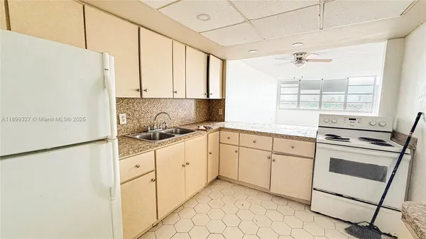 $148,900 | 1351 Northeast Miami Gardens Drive, Unit 1404E, Miami, FL 33179
