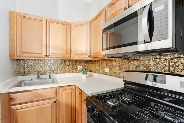 $2,000 | 1726 North Sedgwick Street, Unit 1F, Chicago, IL 60614