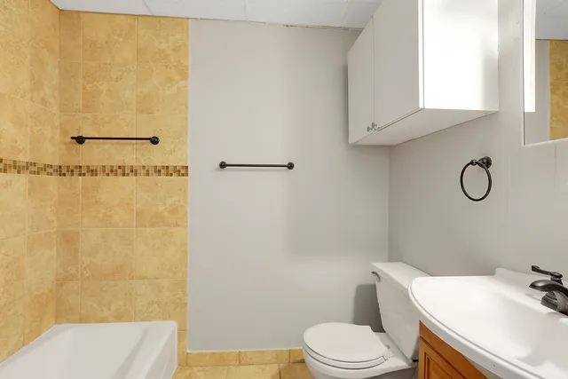 $2,000 | 1726 North Sedgwick Street, Unit 1F, Chicago, IL 60614