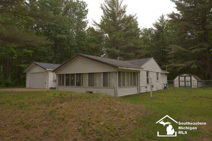 7798 Oak Road St. Helen, MI 48656 - Photo 2 of 31