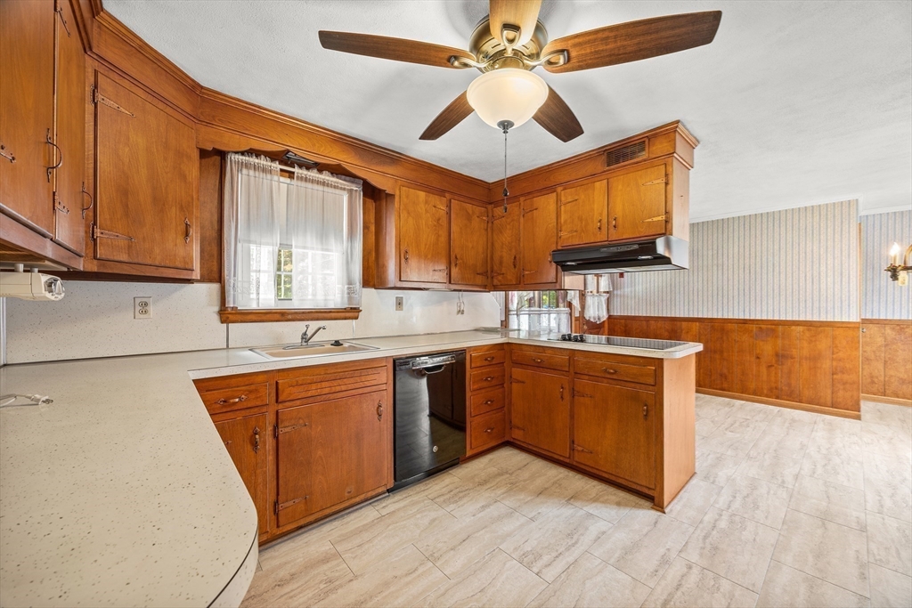 1855 Parker Street Springfield, MA 01128 - Photo 6 of 20