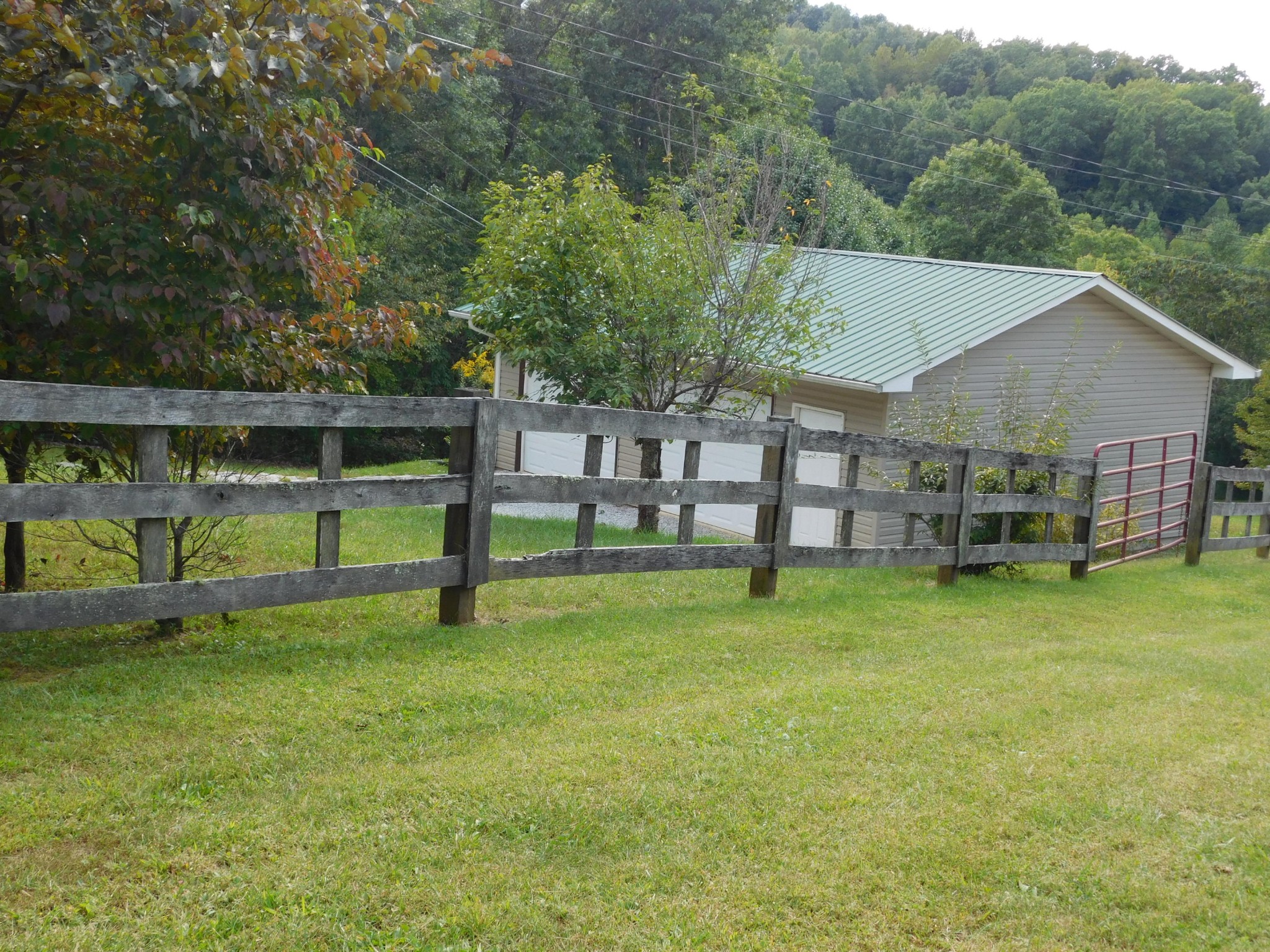 517 Hicks Road Oneida, TN 37841 - Photo 13 of 40