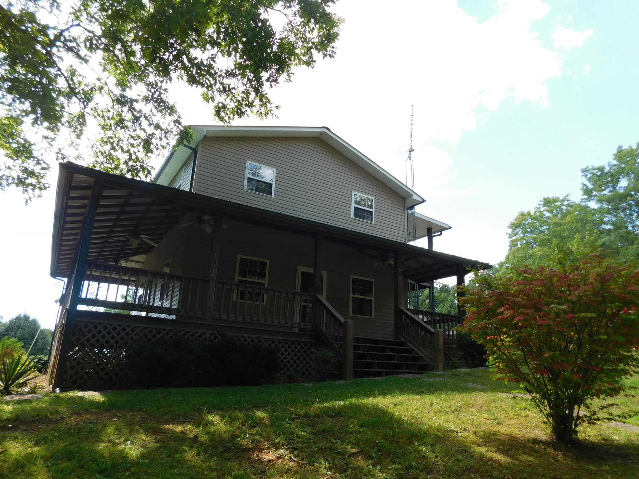 517 Hicks Road Oneida, TN 37841 - Photo 2 of 40