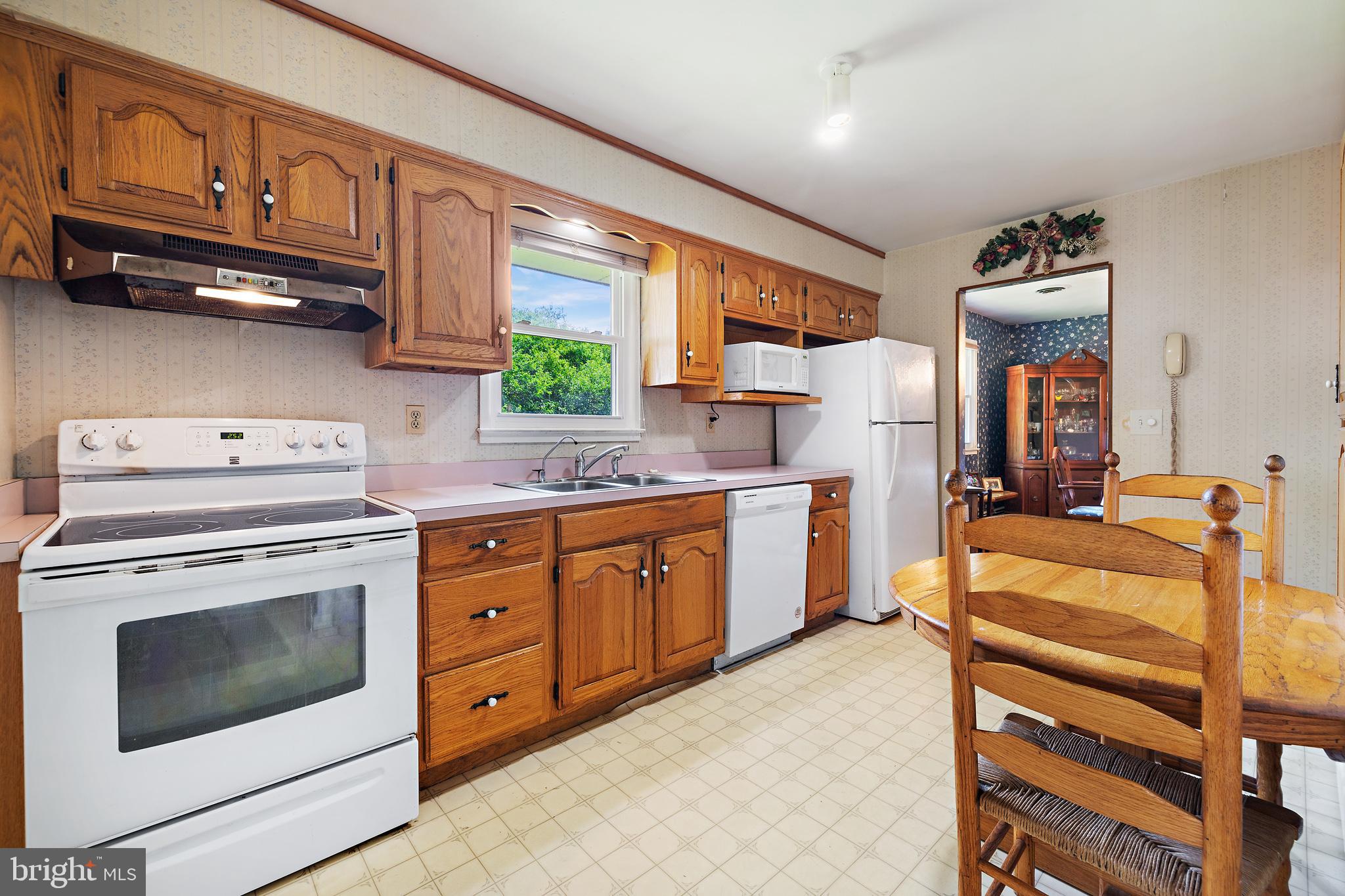 13531 Triadelphia Road Ellicott City, MD 21042 - Photo 3 of 46