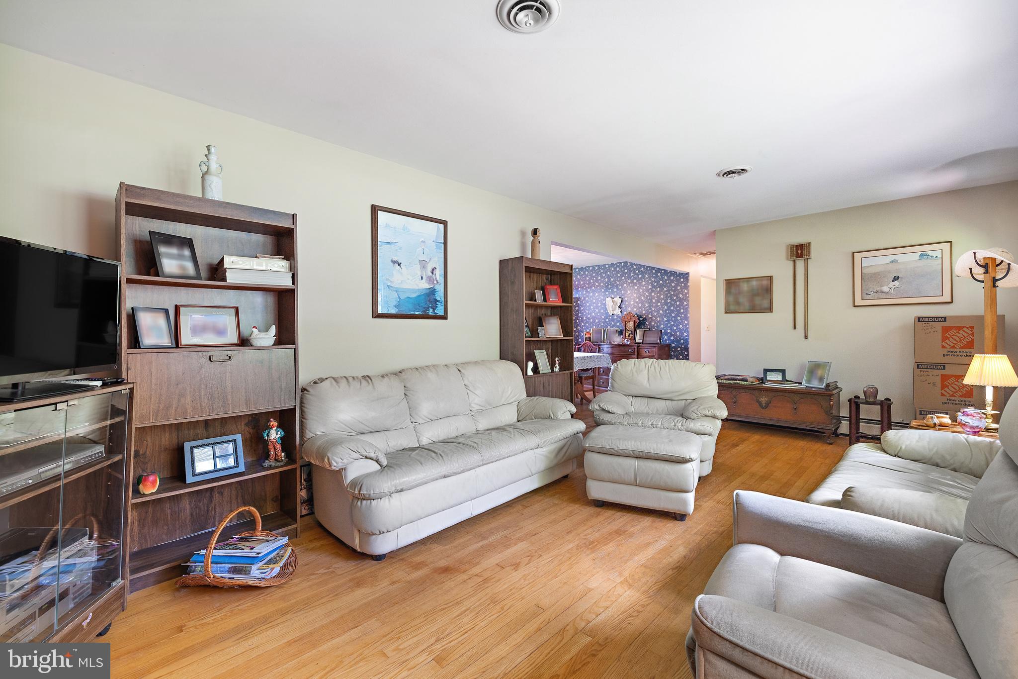 13531 Triadelphia Road Ellicott City, MD 21042 - Photo 9 of 46 Hardwood floors
