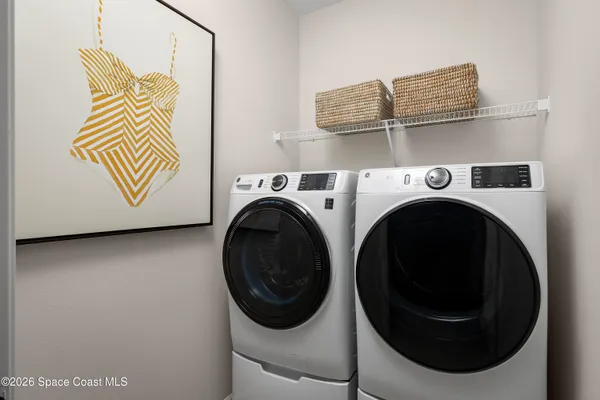 a close up view of a washer and dryer