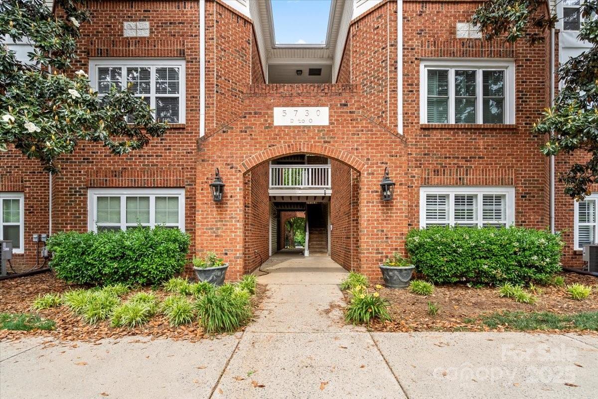 5730 Closeburn Road, Unit H Charlotte, NC 28210 - Photo 2 of 24