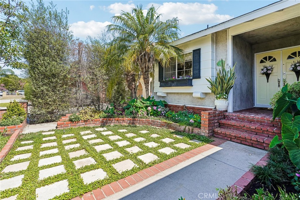 6792 Reefton Avenue Cypress, CA 90630 - Photo 3 of 41