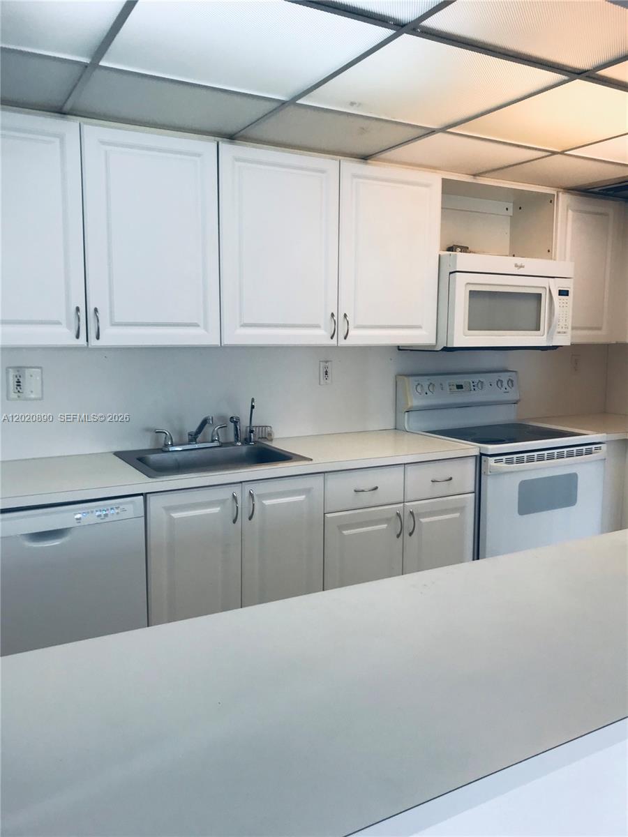17600 Northwest 68th Avenue, Unit B3006 Hialeah, FL 33015 - Photo 6 of 19