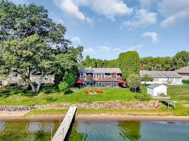 $850,000 | 29385 Neal Avenue, Lindstrom, MN 55045